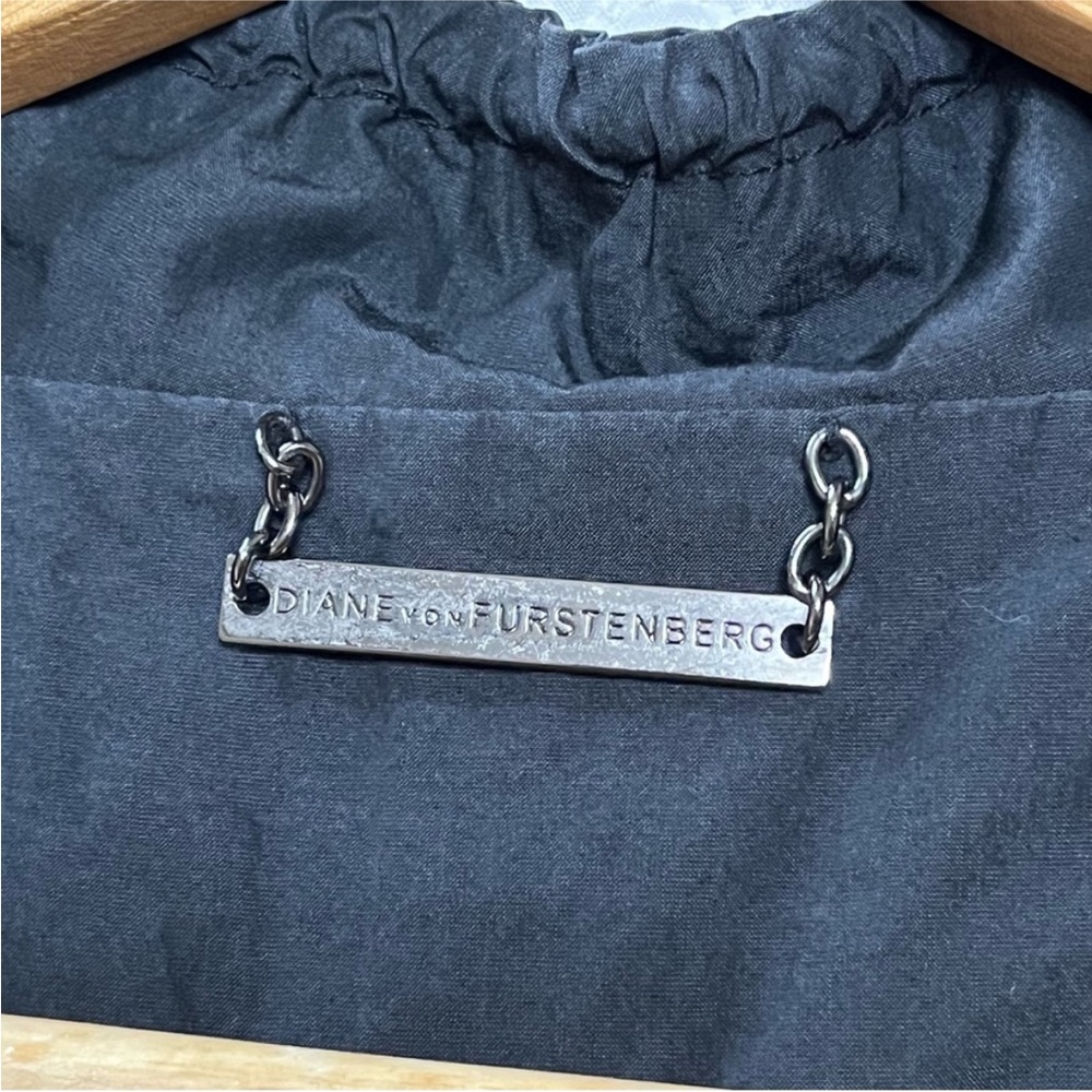 Diane Von Furstenberg trench coat with ruffle detail - size 2 - Picture 4 of 5